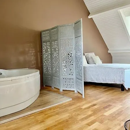 Luxury At Apartment *