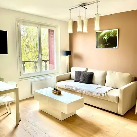 Luxury At Apartment *
